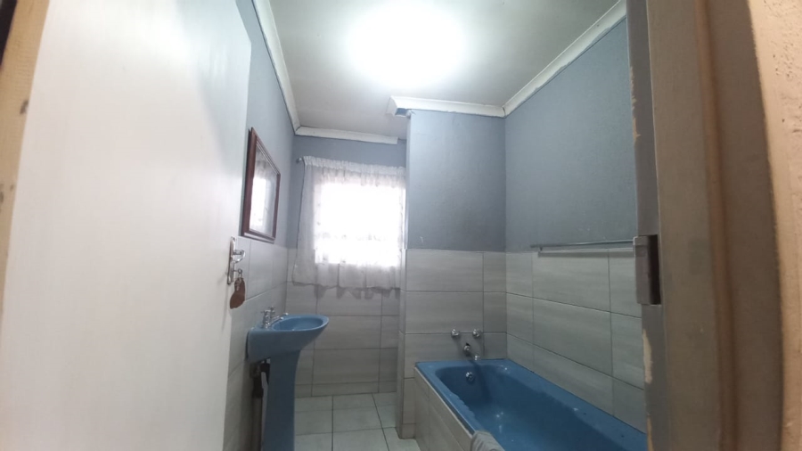 To Let 4 Bedroom Property for Rent in Blomanda Free State